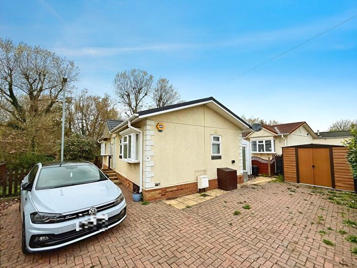 2 Bedroom Park Home For Sale In Thorney Mill Road, West Drayton, UB7