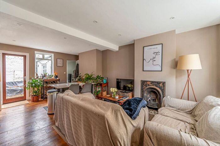 2 Bedroom Property To Rent In Robson Road, West Norwood, London, SE27