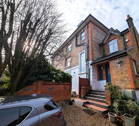 2 Bedroom Flat To Rent In Roxborough Park, Harrow-On-The-Hill, Harrow, HA1