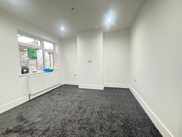 2 Bedroom Maisonette To Rent In Woodland Avenue, Slough, SL1