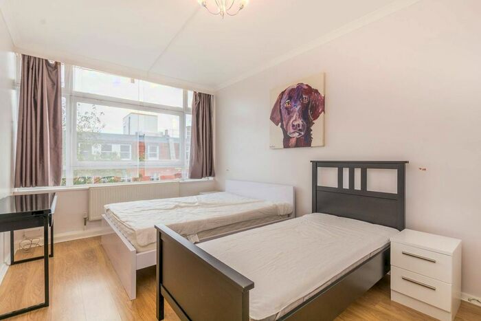 2 Bedroom Flat To Rent In Great Portland Street, Marylebone, London, W1W