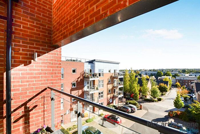 2 Bedroom Flat For Sale In Studio Way, Borehamwood, WD6