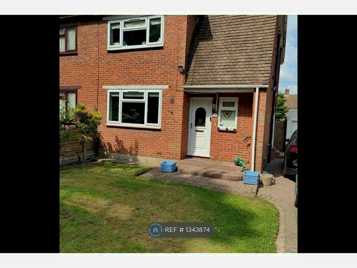 3 Bedroom Semi-Detached House To Rent In Bridle Road, Croydon, CR0