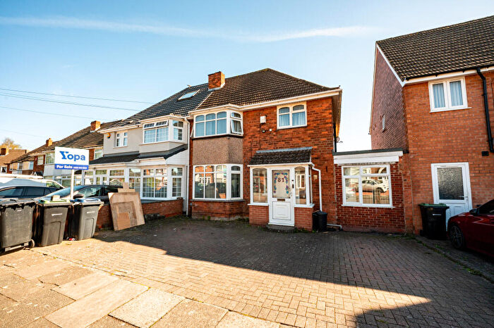 4 Bedroom Semi-Detached House For Sale In Twycross Grove, Birmingham, B36