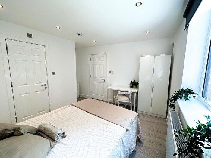 2 Bedroom Flat To Rent In Baskerville Gardens, NW10