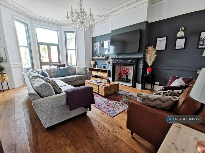 2 Bedroom Flat To Rent In Tweedy Road, Bromley, BR1
