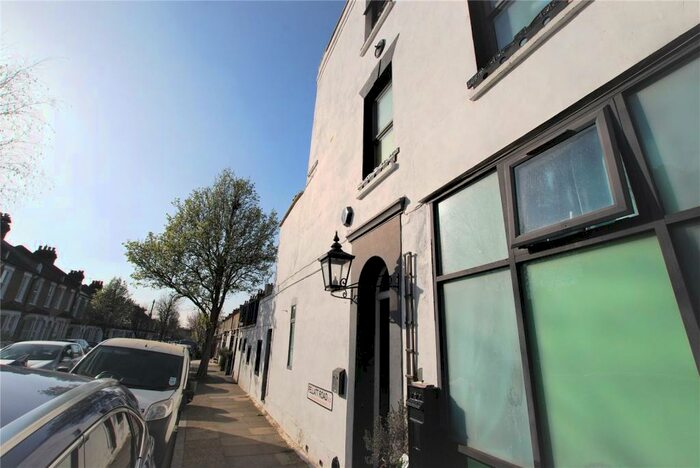 1 Bedroom Apartment To Rent In Crystal Place Road, East Dulwich, London, SE22