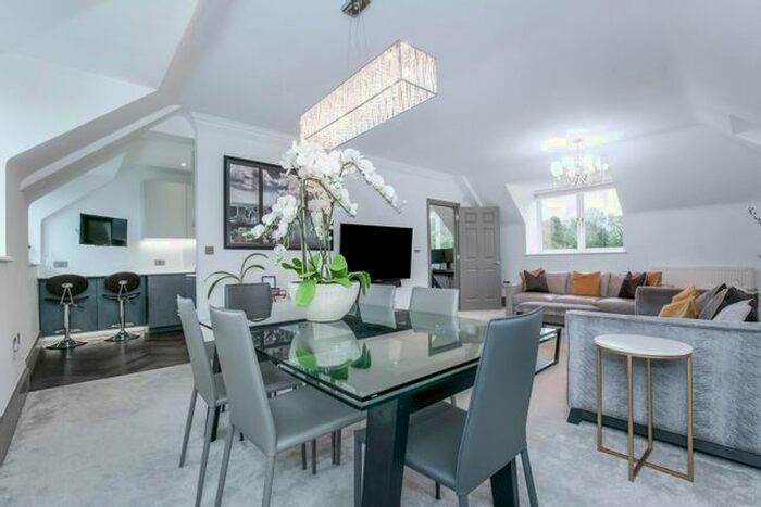 2 Bedroom Flat To Rent In Games Road, Cockfosters, Barnet, EN4