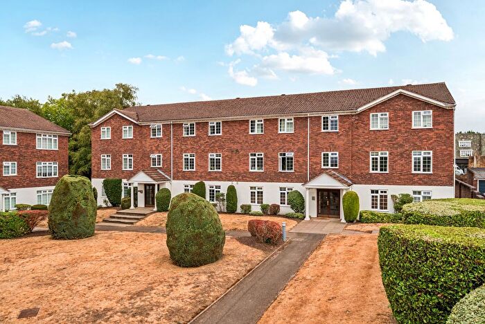 2 Bedroom Flat For Sale In Hillcrest, Weybridge, KT13