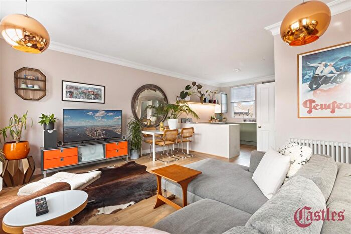 3 Bedroom Flat For Sale In Inderwick Road, N8