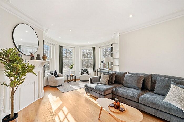 3 Bedroom Flat For Sale In Aynhoe Mansions, Aynhoe Road, London, W14