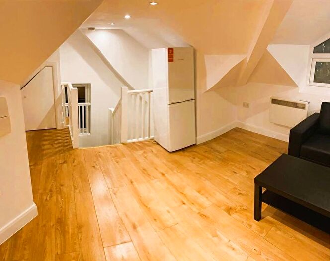 1 Bedroom Flat To Rent In London, KT3