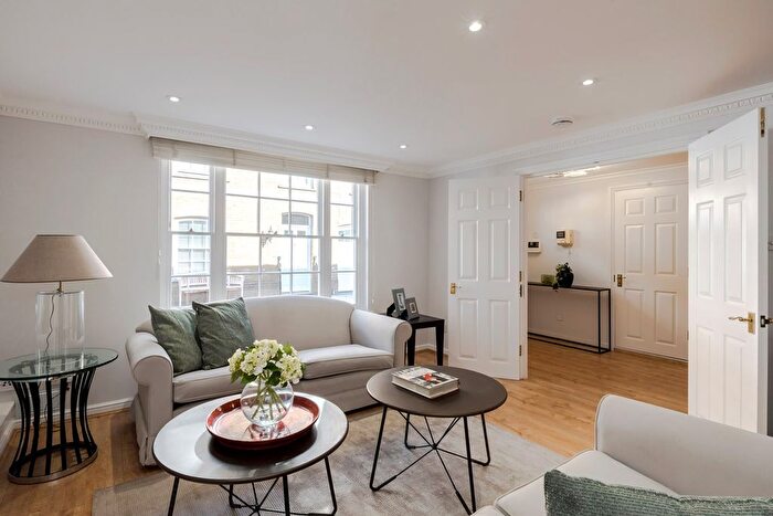 3 Bedroom Mews To Rent In Beverston Mews, Marylebone, London, W1H