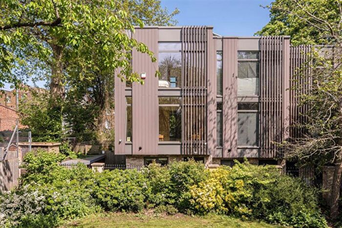 3 Bedroom End Of Terrace House For Sale In Malpas Road, London, SE4