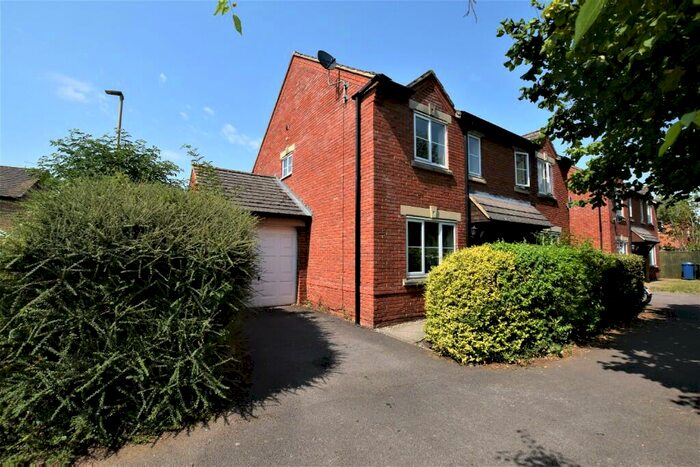 3 Bedroom Semi-Detached House To Rent In Lily Close, Bicester, Oxfordshire, OX26