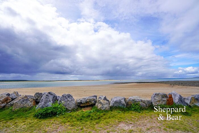 3 Bedroom Chalet For Sale In Carmarthen Bay Holiday Camp, Kidwelly, SA17