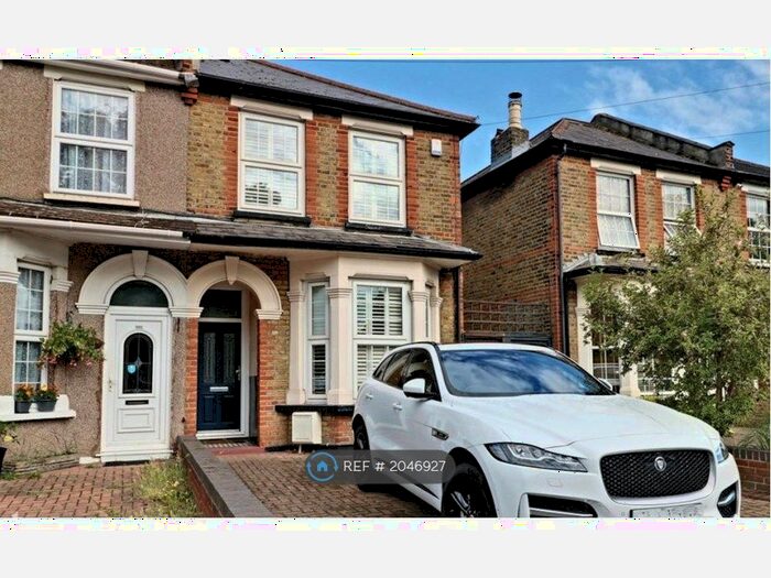3 Bedroom Semi-Detached House To Rent In Barley Lane, Ilford, IG3