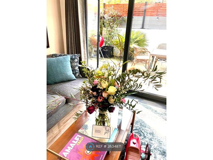 2 Bedroom Flat To Rent In Parma Crescent, London, SW11