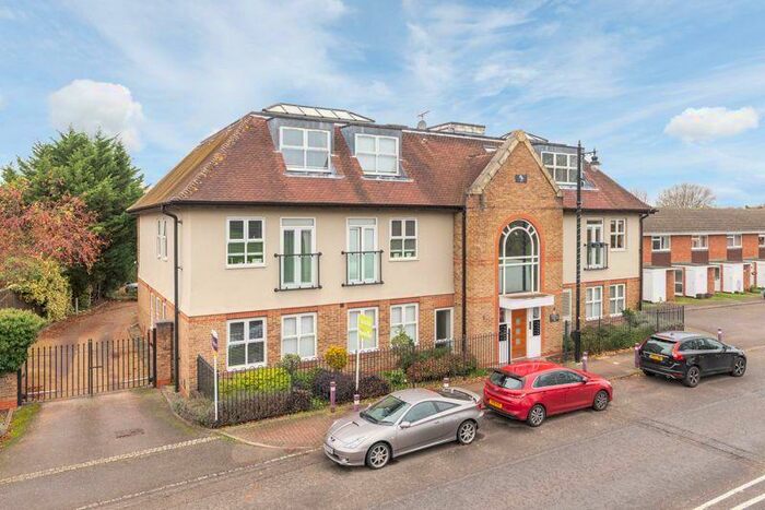 1 Bedroom Flat To Rent In Windsor Street, Chertsey, KT16