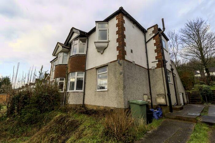 2 Bedroom Flat To Rent In Gomshall Gardens, Kenley, CR8