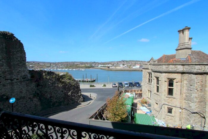 2 Bedroom Apartment To Rent In Castle Hill, Rochester, ME1