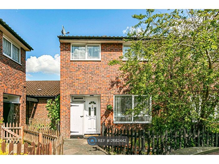 3 Bedroom End Of Terrace House To Rent In Dunbar Court, Walton-On-Thames, KT12