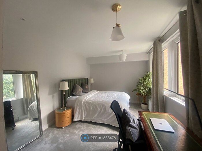 2 Bedroom Flat To Rent In Elm Lodge, London, SW6