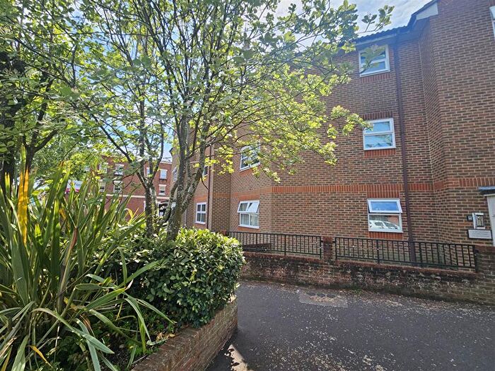 1 Bedroom Flat To Rent In Elms Road, Aldershot, GU11
