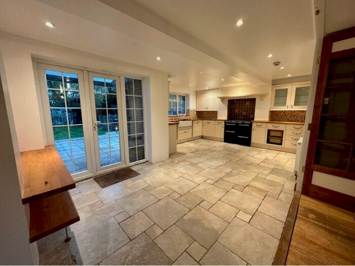 4 Bedroom Terraced House To Rent In Rosedale Crescent, Earley, Berkshire, RG6