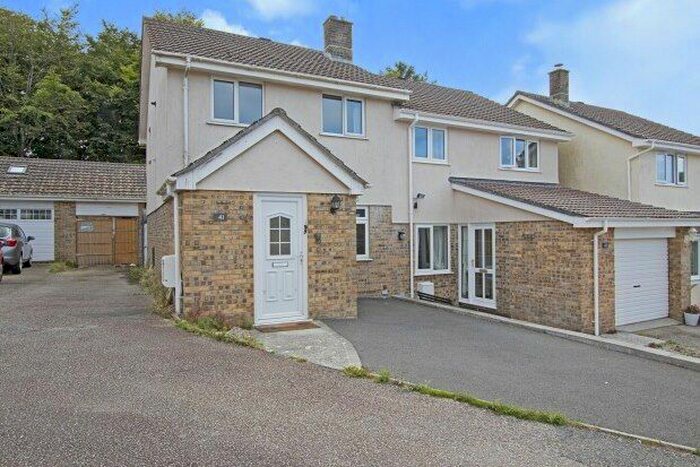 3 Bedroom Property To Rent In Carne View Road, Truro, TR2