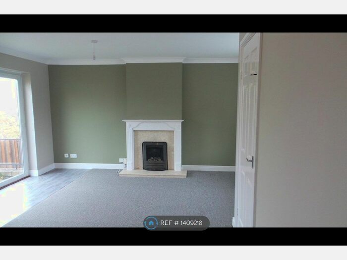 3 Bedroom Detached House To Rent In Bent Lea, Huddersfield, HD2