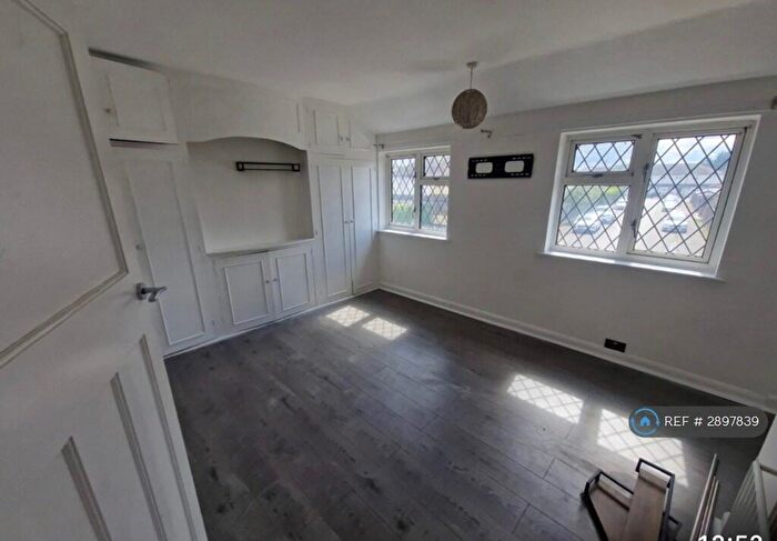 3 Bedroom Semi-Detached House To Rent In First Avenue, Walton-On-Thames, KT12