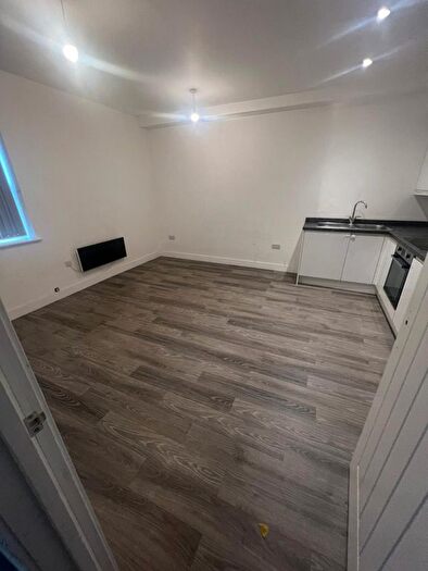2 Bedroom Flat To Rent In Upper Green Street, High Wycombe, HP11