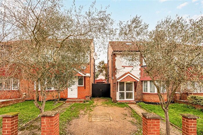 8 Bedroom Semi-Detached House For Sale In Bowes Road, London, W3