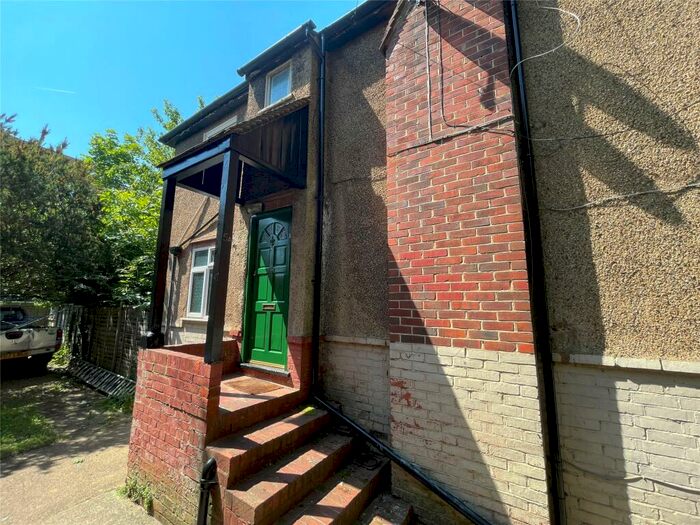 2 Bedroom Maisonette To Rent In Blakeney Court, Maidenhead, Berkshire, SL6