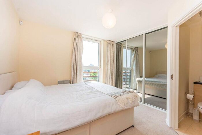 2 Bedroom Flat To Rent In Coleman Fields, Islington, London, N1