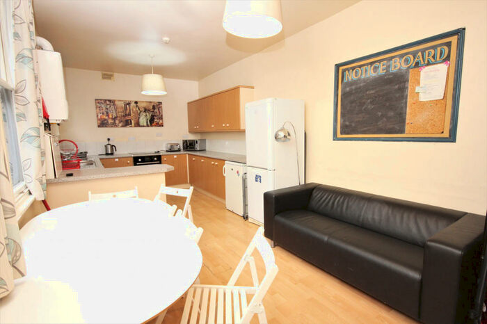 6 Bedroom Terraced House To Rent In Frenchwood Street, Preston, Lancashire, PR1