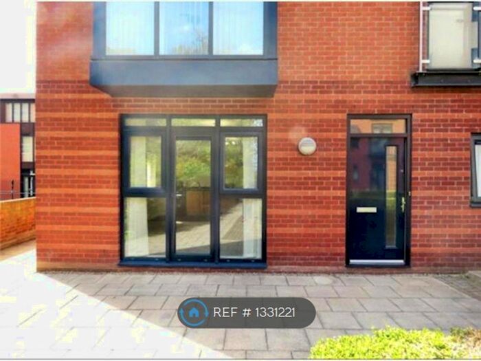 2 Bedroom Flat To Rent In Union Road, Solihull, B91