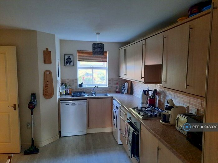 3 Bedroom End Of Terrace House To Rent In Pinewood Close, Scunthorpe, DN16