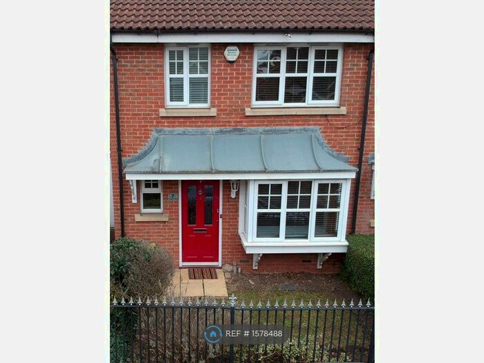 3 Bedroom Terraced House To Rent In Wroxham Way, Ilford, IG6