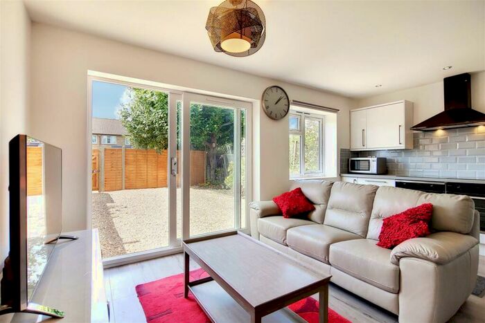 1 Bedroom Detached House To Rent In Epsom, KT19