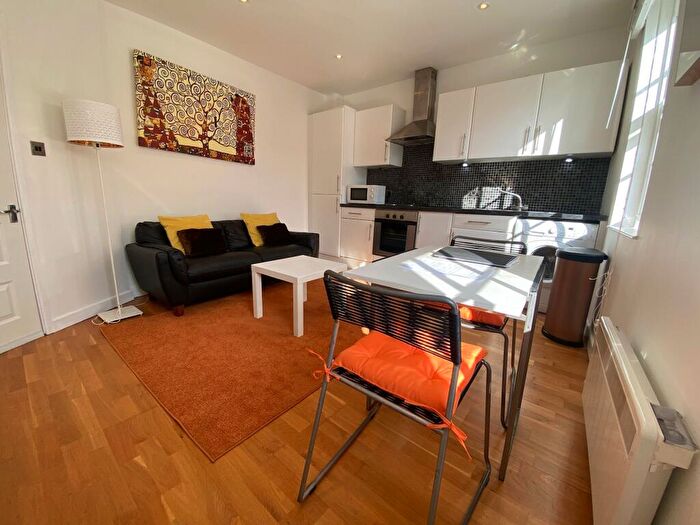 2 Bedroom Apartment To Rent In Kings Road, Reading, RG1