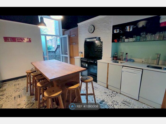 10 Bedroom Terraced House To Rent In Moss Lane East, Manchester, M14