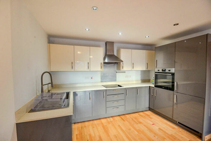 2 Bedroom Flat To Rent In Creek Mill, Dartford, DA1