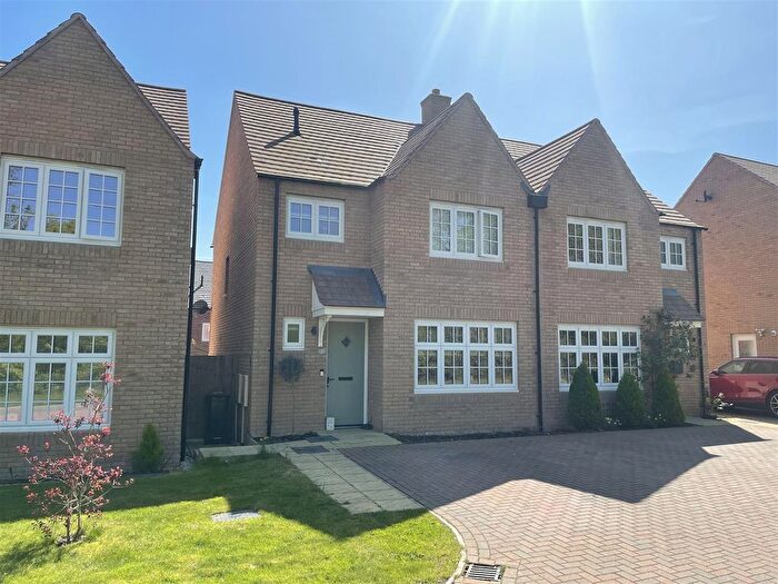 3 Bedroom Semi Detached House For Sale In Betts Close, Banbury, OX16