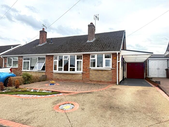 4 Bedroom Semi-Detached House For Sale In Hornbrook Road, Burton-On-Trent, DE13