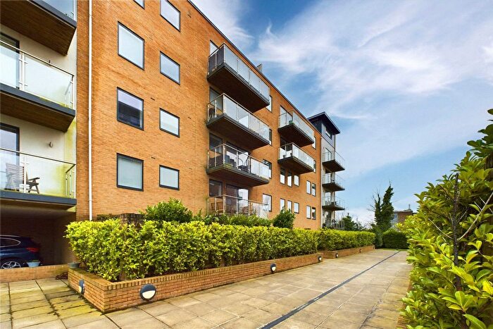2 Bedroom Flat To Rent In Westbury Mansions, Old Bracknell Lane West, Bracknell, Berkshire, RG12