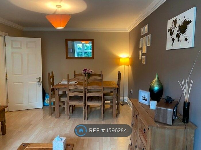 1 Bedroom Flat To Rent In Onslow Court, Crawley, RH10