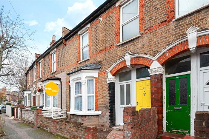 2 Bedroom Flat To Rent In Hove Avenue, Walthamstow, London, E17