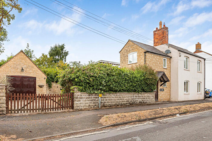 3 Bedroom Detached House For Sale In Chapel Street, Bicester, OX26